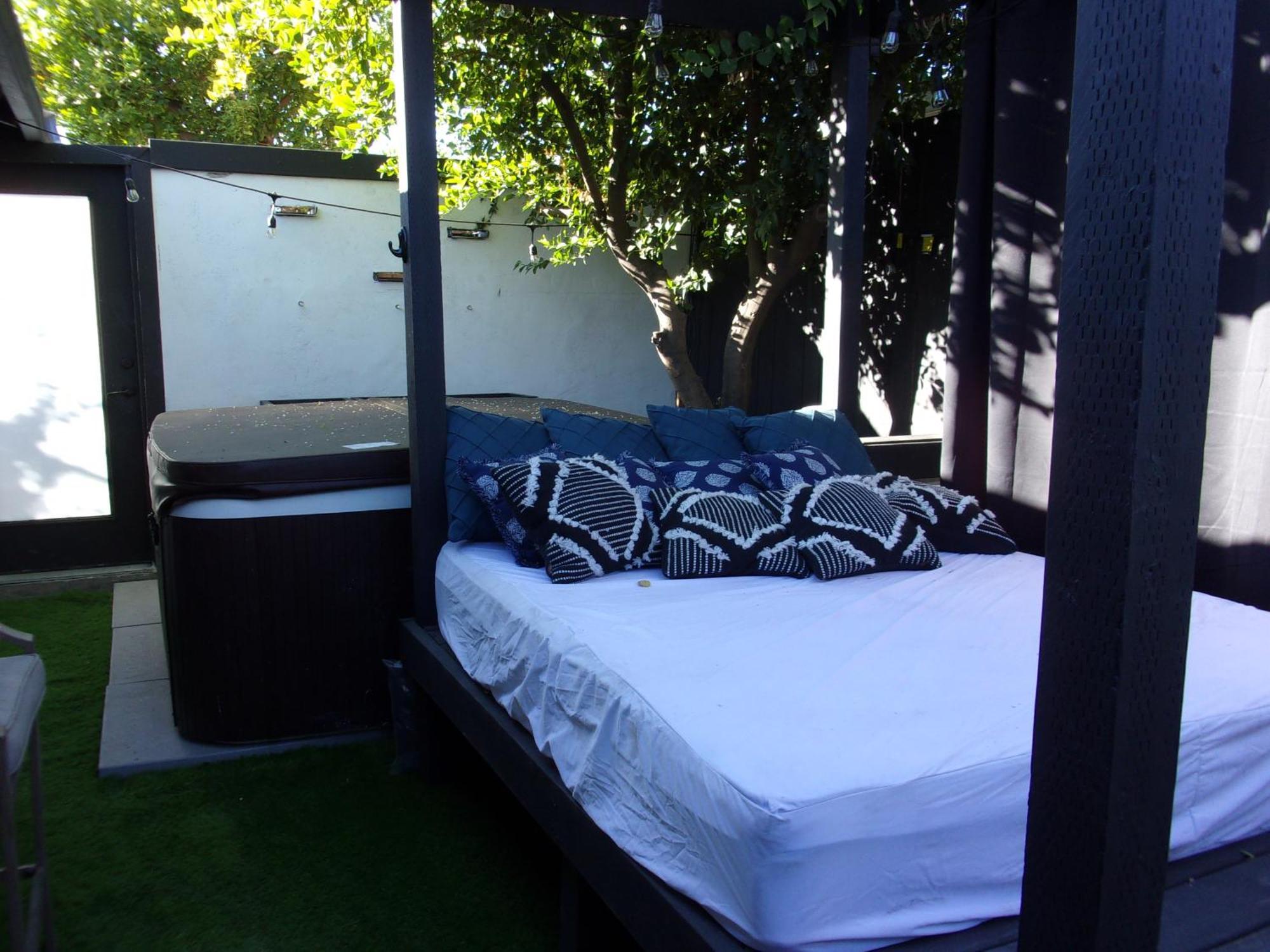 Updated Dwntwn 2Bd Twnhse W/Hot Tub& Private Patio بالم سبرينغس المظهر الخارجي الصورة